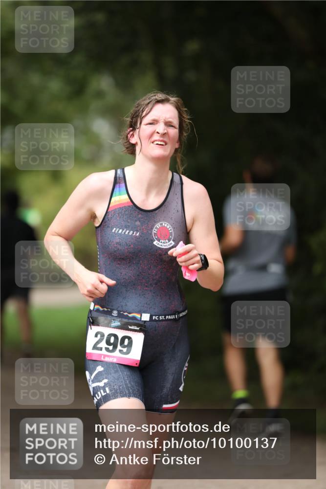 30.08.2026 - Elbe Triathlon Hamburg Antke Förster http://msf.ph/oto/10100137 30.08.2026 11:02:06 Laufen 1910, 299 meine-sportfotos.de