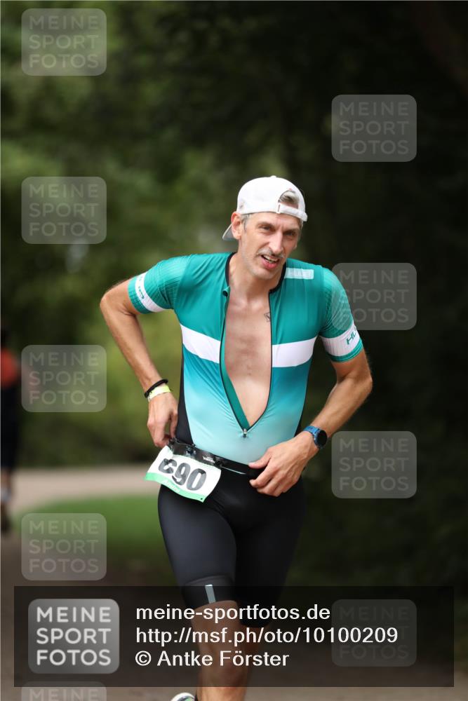 30.08.2026 - Elbe Triathlon Hamburg Antke Förster http://msf.ph/oto/10100209 30.08.2026 11:02:55 Laufen 690 meine-sportfotos.de