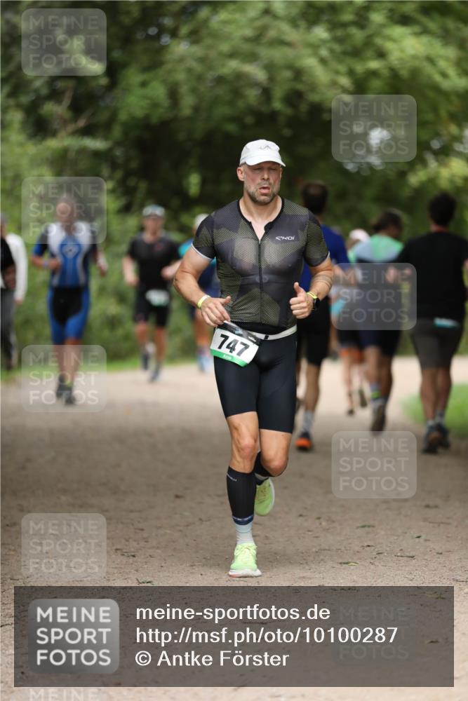30.08.2026 - Elbe Triathlon Hamburg Antke Förster http://msf.ph/oto/10100287 30.08.2026 11:03:36 Laufen 747 meine-sportfotos.de