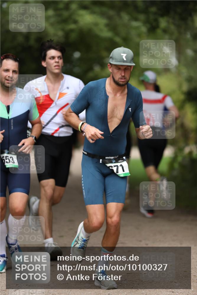 30.08.2026 - Elbe Triathlon Hamburg Antke Förster http://msf.ph/oto/10100327 30.08.2026 11:04:05 Laufen 553, 671 meine-sportfotos.de