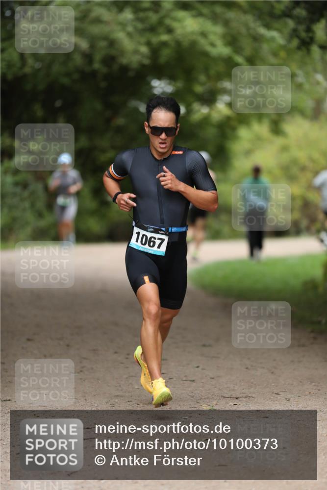 30.08.2026 - Elbe Triathlon Hamburg Antke Förster http://msf.ph/oto/10100373 30.08.2026 11:04:31 Laufen 1067 meine-sportfotos.de
