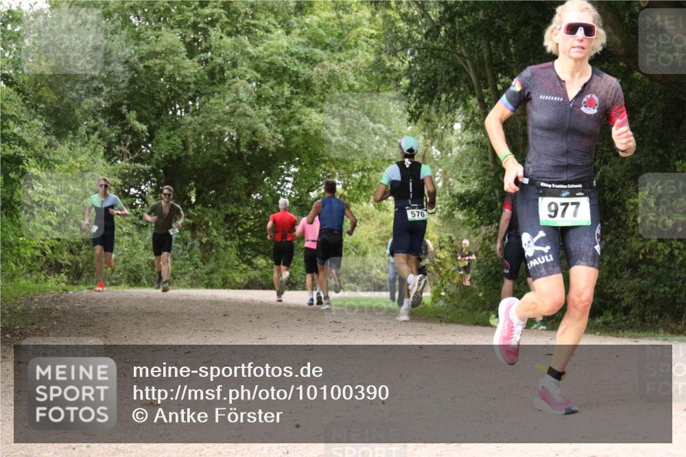 30.08.2026 - Elbe Triathlon Hamburg Antke Förster http://msf.ph/oto/10100390 30.08.2026 11:08:19 Laufen 570, 977 meine-sportfotos.de