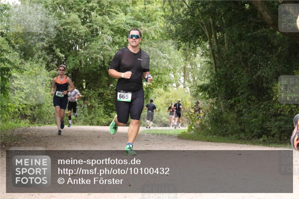 30.08.2026 - Elbe Triathlon Hamburg Antke Förster http://msf.ph/oto/10100432 30.08.2026 11:08:48 Laufen 802, 665 meine-sportfotos.de