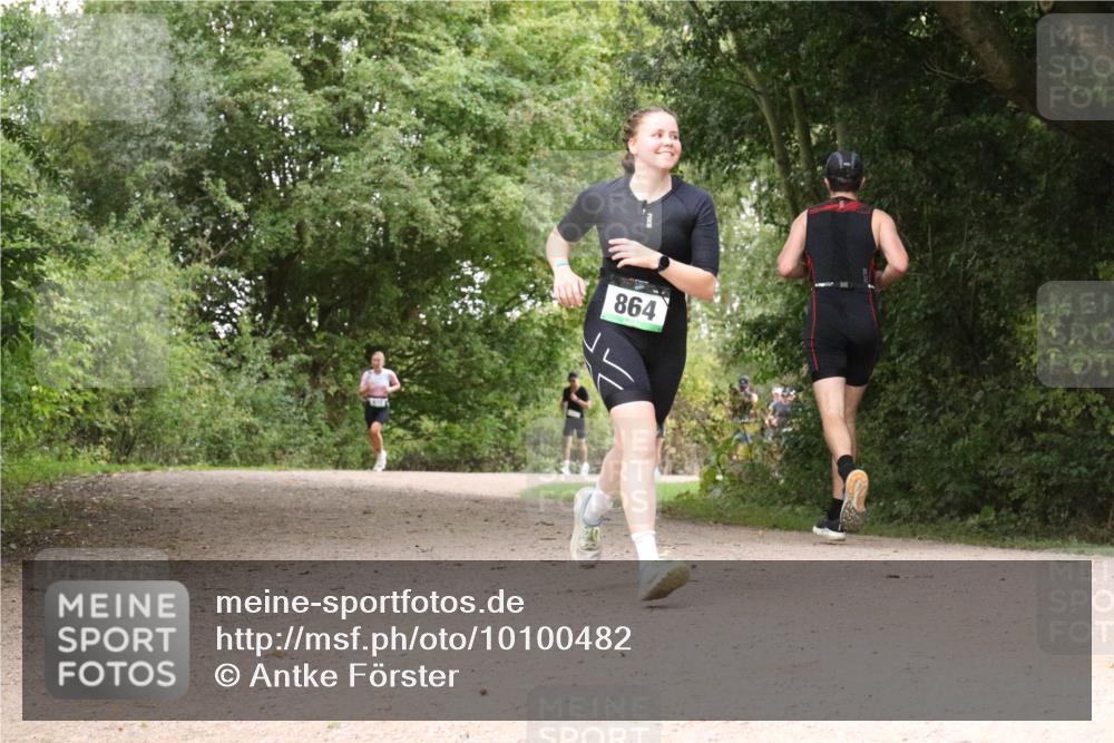 30.08.2026 - Elbe Triathlon Hamburg Antke Förster http://msf.ph/oto/10100482 30.08.2026 11:09:33 Laufen 864 meine-sportfotos.de