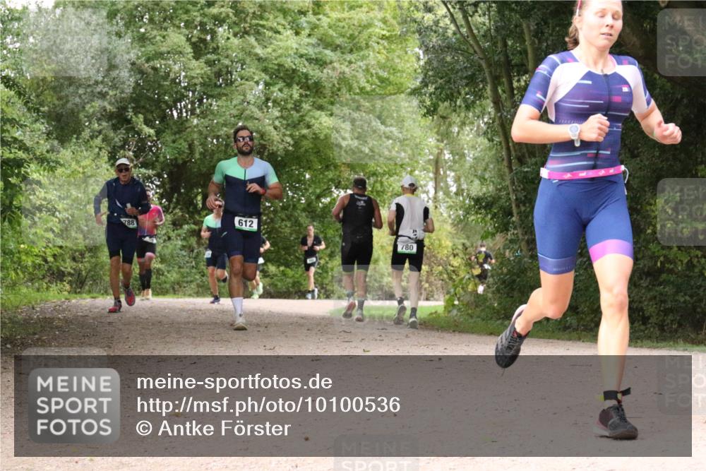 30.08.2026 - Elbe Triathlon Hamburg Antke Förster http://msf.ph/oto/10100536 30.08.2026 11:10:11 Laufen 612, 780, 788 meine-sportfotos.de