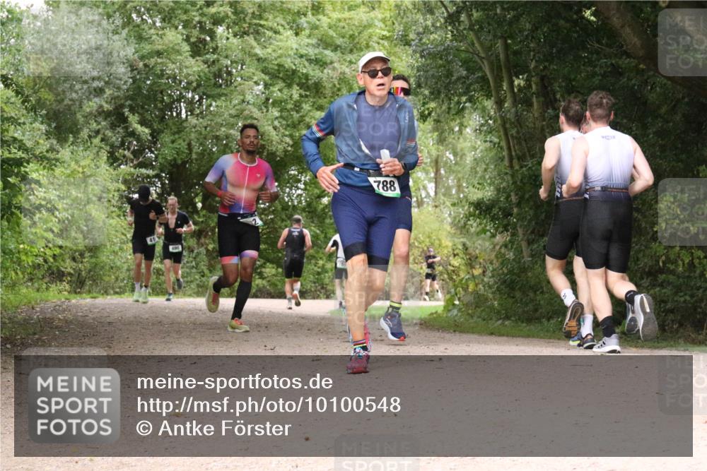 30.08.2026 - Elbe Triathlon Hamburg Antke Förster http://msf.ph/oto/10100548 30.08.2026 11:10:16 Laufen 490, 788 meine-sportfotos.de