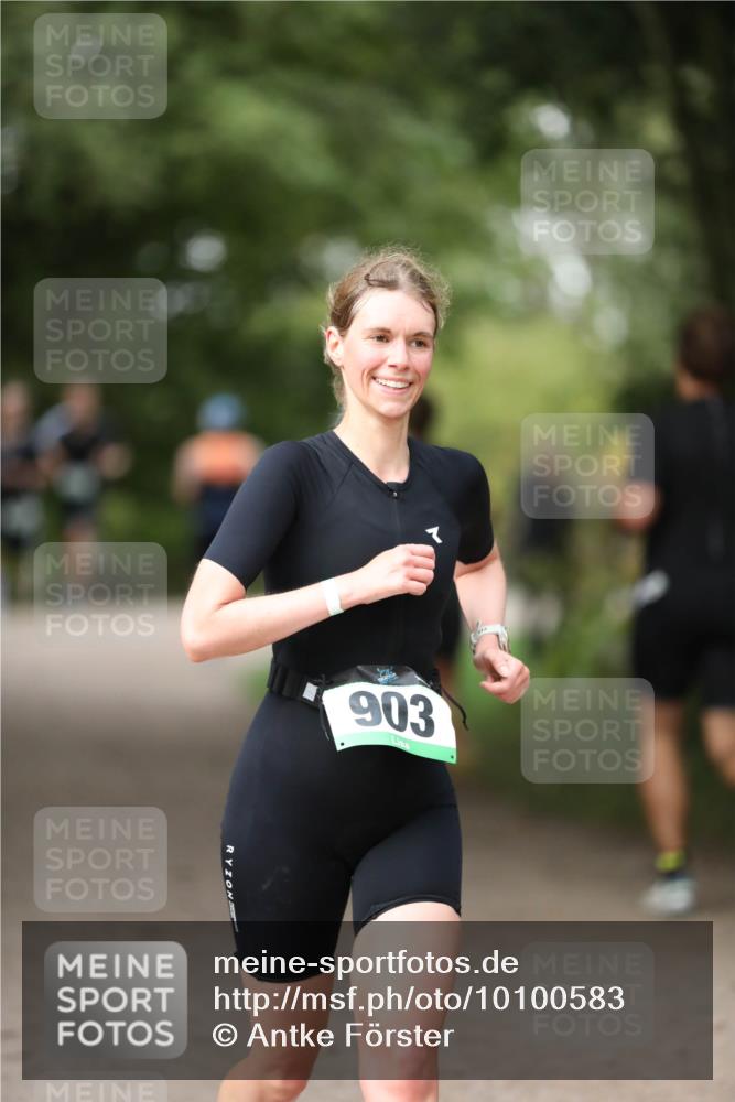 30.08.2026 - Elbe Triathlon Hamburg Antke Förster http://msf.ph/oto/10100583 30.08.2026 11:07:17 Laufen 903 meine-sportfotos.de