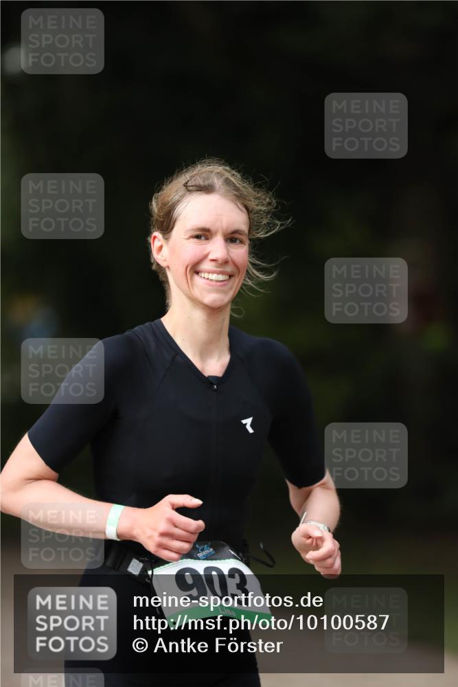 30.08.2026 - Elbe Triathlon Hamburg Antke Förster http://msf.ph/oto/10100587 30.08.2026 11:07:18 Laufen 7, 903 meine-sportfotos.de