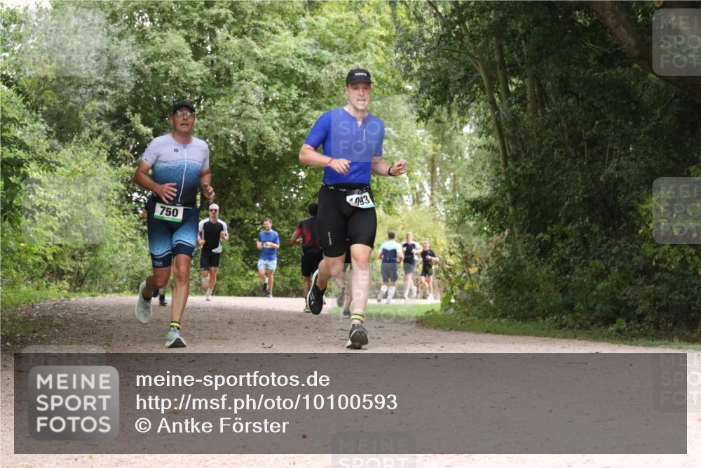 30.08.2026 - Elbe Triathlon Hamburg Antke Förster http://msf.ph/oto/10100593 30.08.2026 11:10:46 Laufen 750, 793 meine-sportfotos.de