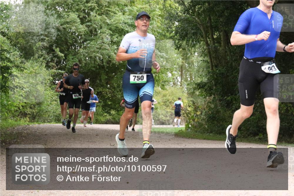 30.08.2026 - Elbe Triathlon Hamburg Antke Förster http://msf.ph/oto/10100597 30.08.2026 11:10:48 Laufen 65, 750, 743 meine-sportfotos.de