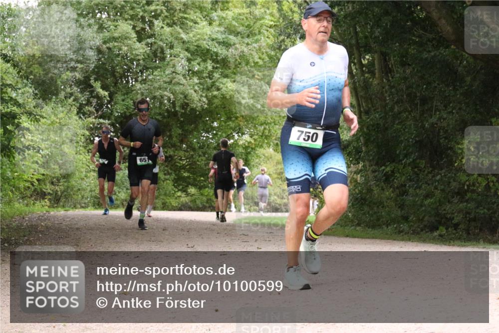 30.08.2026 - Elbe Triathlon Hamburg Antke Förster http://msf.ph/oto/10100599 30.08.2026 11:10:48 Laufen 65, 93, 750 meine-sportfotos.de