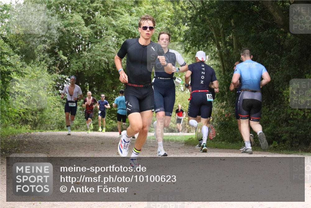 30.08.2026 - Elbe Triathlon Hamburg Antke Förster http://msf.ph/oto/10100623 30.08.2026 11:11:00 Laufen 1061, 12 meine-sportfotos.de
