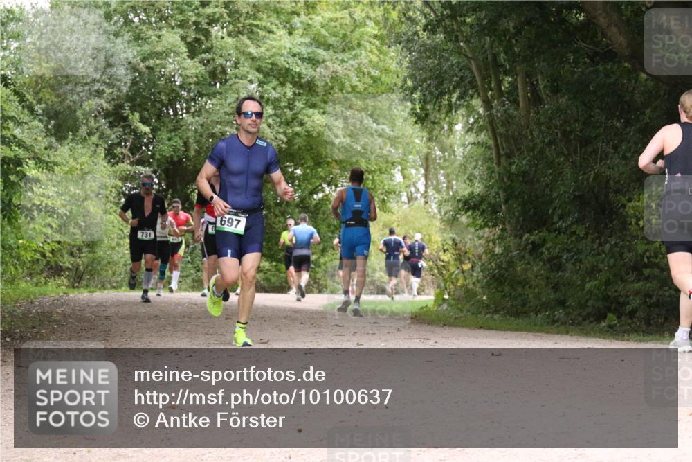 30.08.2026 - Elbe Triathlon Hamburg Antke Förster http://msf.ph/oto/10100637 30.08.2026 11:11:10 Laufen 697, 731 meine-sportfotos.de