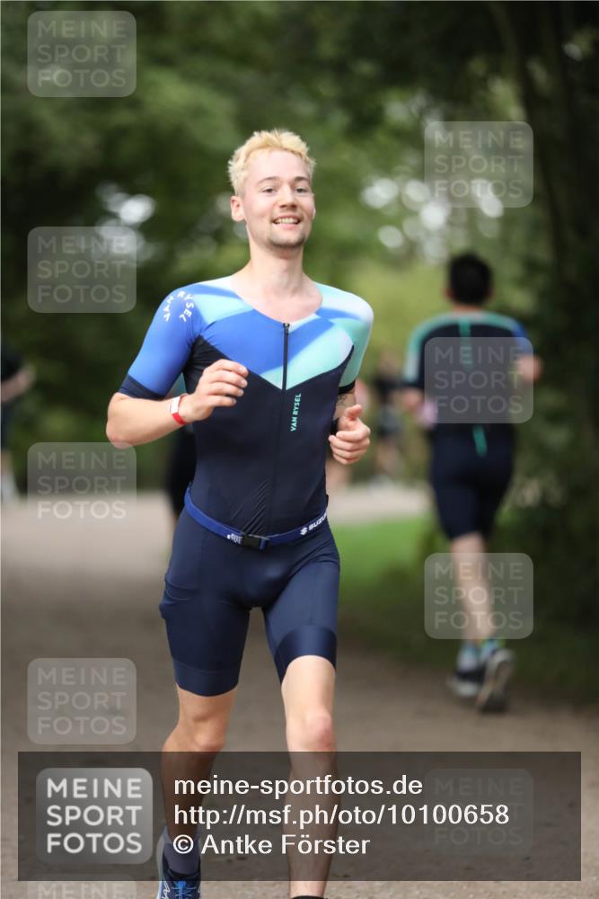 30.08.2026 - Elbe Triathlon Hamburg Antke Förster http://msf.ph/oto/10100658 30.08.2026 11:08:00 Laufen  meine-sportfotos.de