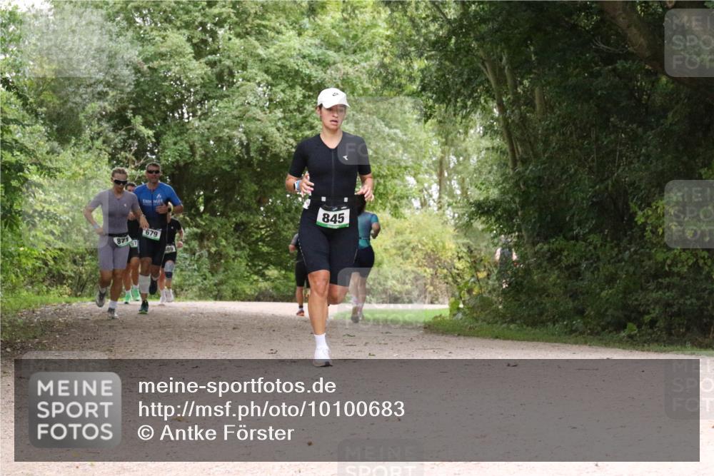 30.08.2026 - Elbe Triathlon Hamburg Antke Förster http://msf.ph/oto/10100683 30.08.2026 11:11:33 Laufen 871, 57, 679, 89, 845 meine-sportfotos.de