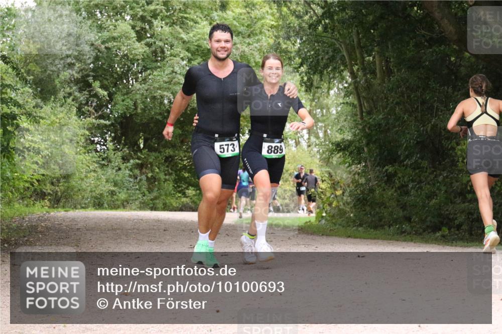 30.08.2026 - Elbe Triathlon Hamburg Antke Förster http://msf.ph/oto/10100693 30.08.2026 11:11:39 Laufen 573, 889 meine-sportfotos.de