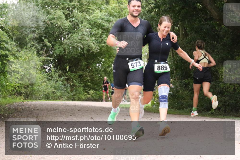 30.08.2026 - Elbe Triathlon Hamburg Antke Förster http://msf.ph/oto/10100695 30.08.2026 11:11:40 Laufen 573, 889 meine-sportfotos.de