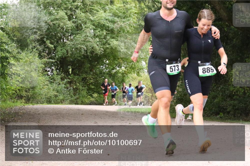 30.08.2026 - Elbe Triathlon Hamburg Antke Förster http://msf.ph/oto/10100697 30.08.2026 11:11:40 Laufen 573, 889 meine-sportfotos.de