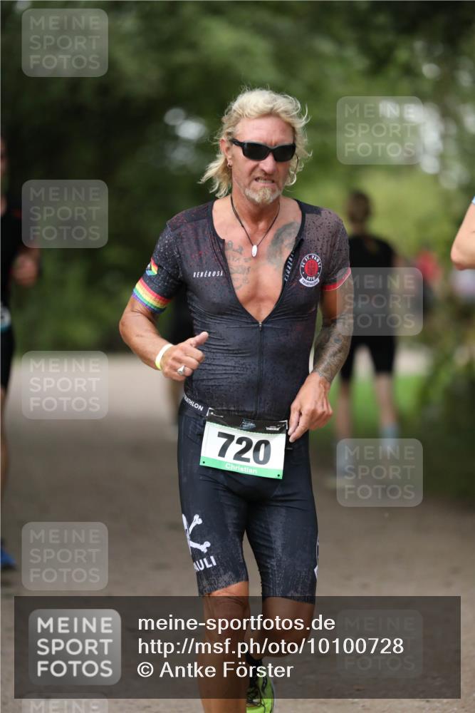 30.08.2026 - Elbe Triathlon Hamburg Antke Förster http://msf.ph/oto/10100728 30.08.2026 11:08:43 Laufen 1910, 720 meine-sportfotos.de