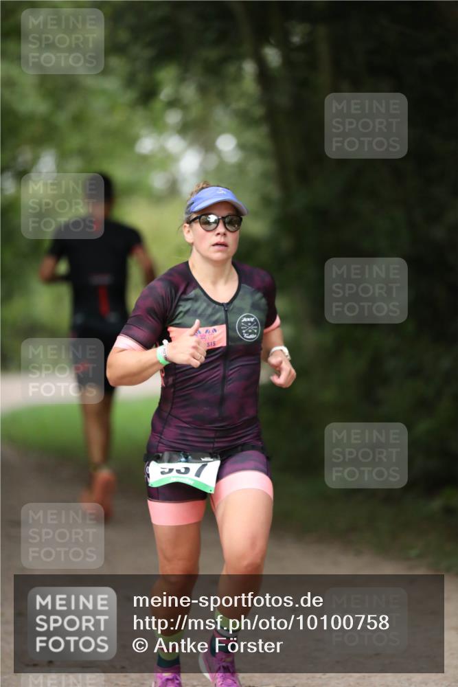 30.08.2026 - Elbe Triathlon Hamburg Antke Förster http://msf.ph/oto/10100758 30.08.2026 11:09:01 Laufen 7001 meine-sportfotos.de