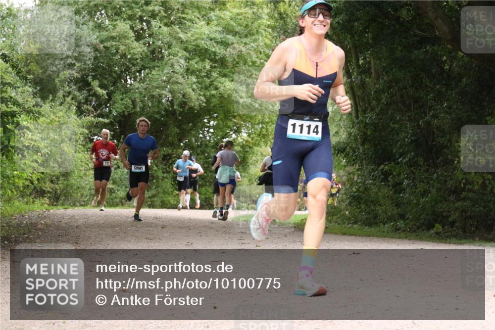 30.08.2026 - Elbe Triathlon Hamburg Antke Förster http://msf.ph/oto/10100775 30.08.2026 11:12:33 Laufen 737, 990, 1114 meine-sportfotos.de