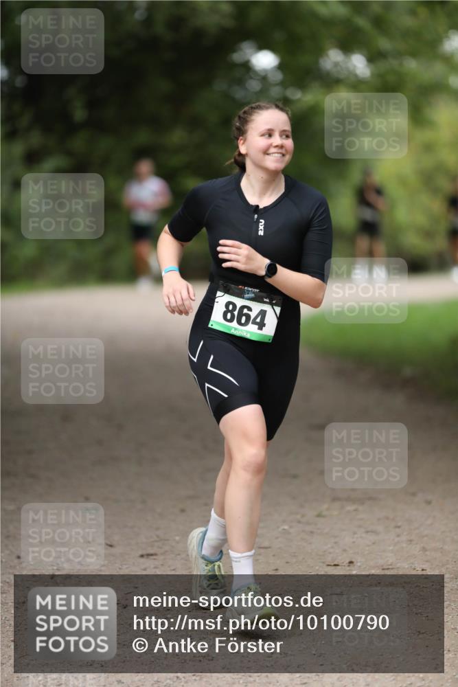 30.08.2026 - Elbe Triathlon Hamburg Antke Förster http://msf.ph/oto/10100790 30.08.2026 11:09:34 Laufen 864, 2 meine-sportfotos.de