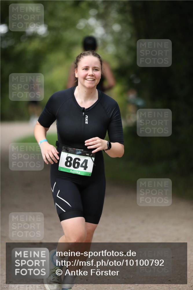 30.08.2026 - Elbe Triathlon Hamburg Antke Förster http://msf.ph/oto/10100792 30.08.2026 11:09:34 Laufen 864, 2 meine-sportfotos.de