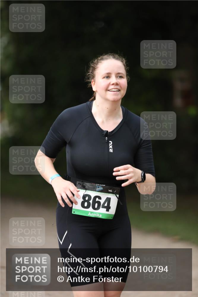 30.08.2026 - Elbe Triathlon Hamburg Antke Förster http://msf.ph/oto/10100794 30.08.2026 11:09:35 Laufen 864, 2 meine-sportfotos.de