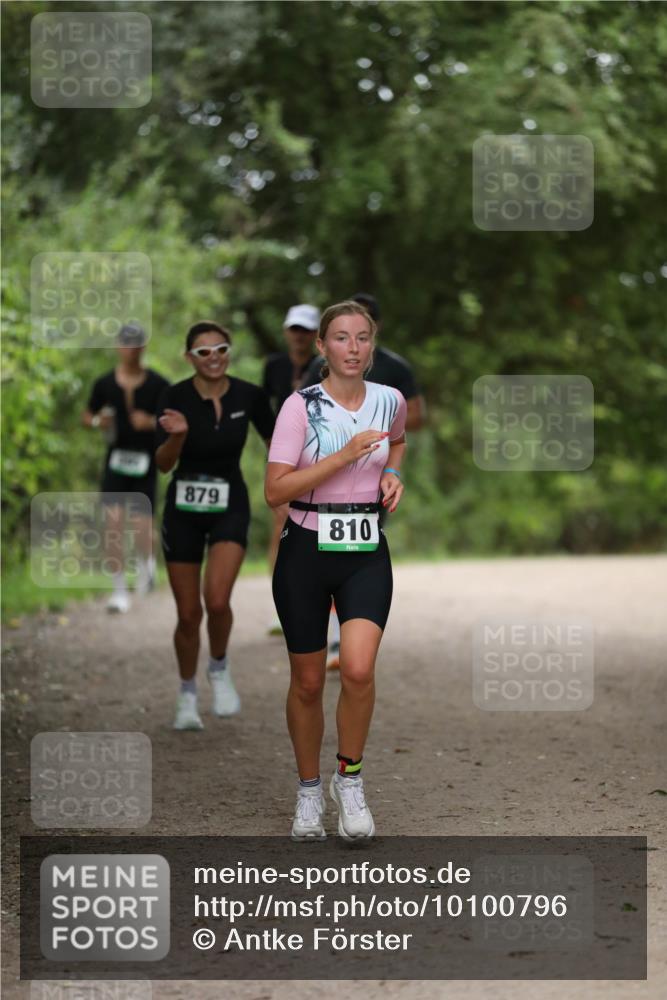 30.08.2026 - Elbe Triathlon Hamburg Antke Förster http://msf.ph/oto/10100796 30.08.2026 11:09:46 Laufen 879, 810 meine-sportfotos.de