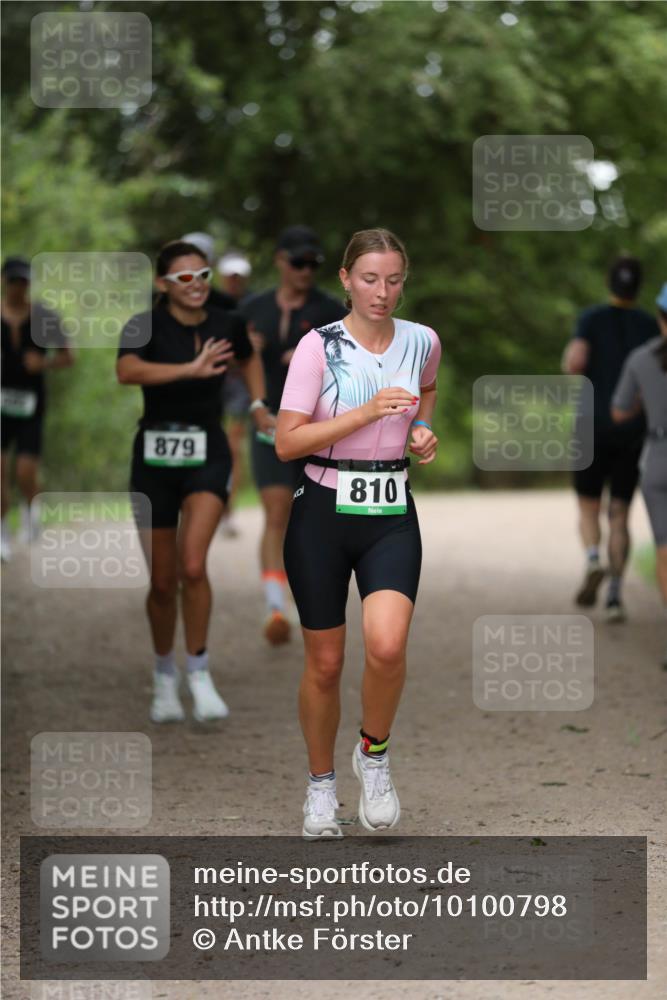 30.08.2026 - Elbe Triathlon Hamburg Antke Förster http://msf.ph/oto/10100798 30.08.2026 11:09:46 Laufen 879, 810 meine-sportfotos.de