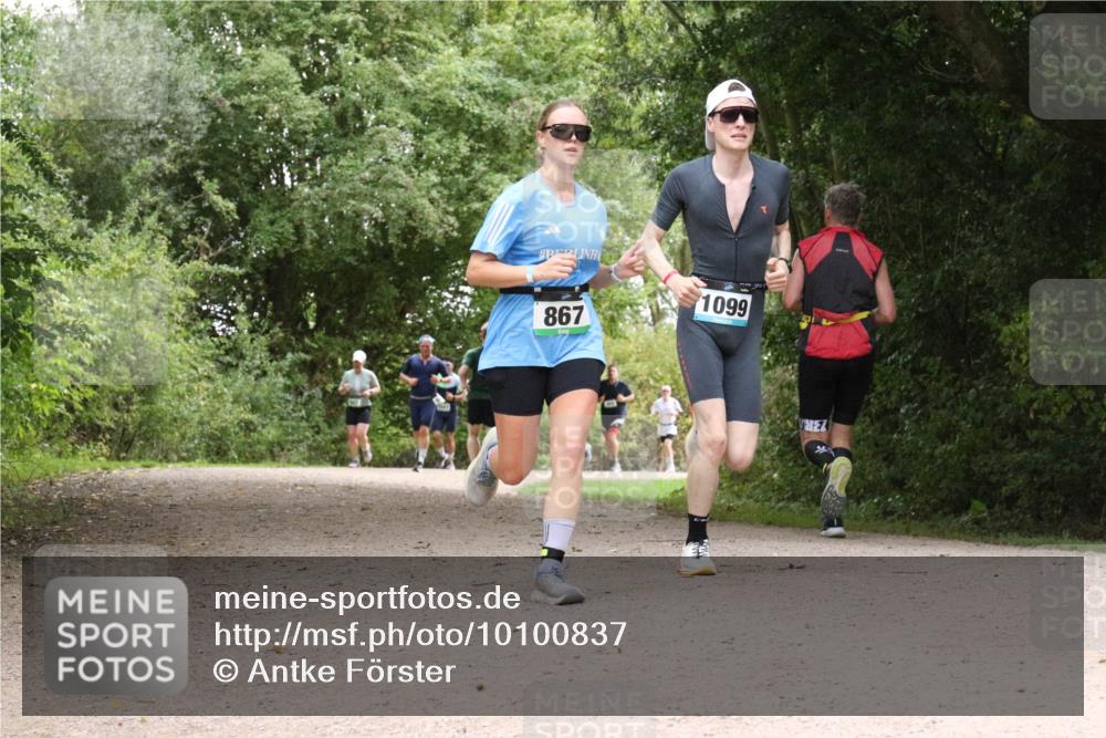 30.08.2026 - Elbe Triathlon Hamburg Antke Förster http://msf.ph/oto/10100837 30.08.2026 11:13:01 Laufen 867, 1099 meine-sportfotos.de