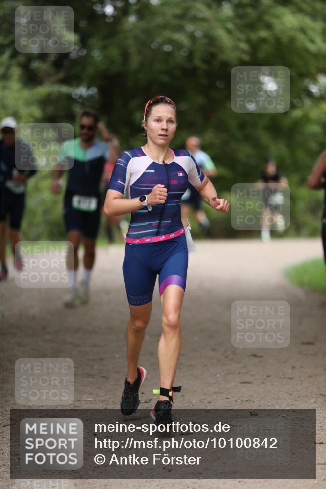 30.08.2026 - Elbe Triathlon Hamburg Antke Förster http://msf.ph/oto/10100842 30.08.2026 11:10:09 Laufen 238 meine-sportfotos.de
