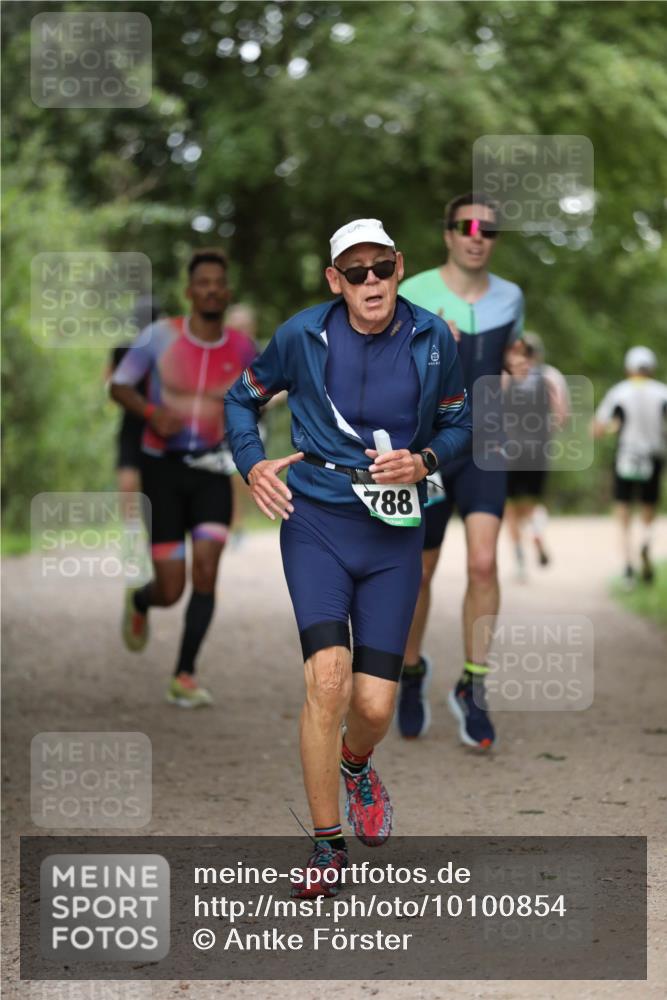 30.08.2026 - Elbe Triathlon Hamburg Antke Förster http://msf.ph/oto/10100854 30.08.2026 11:10:16 Laufen 788 meine-sportfotos.de