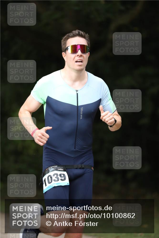 30.08.2026 - Elbe Triathlon Hamburg Antke Förster http://msf.ph/oto/10100862 30.08.2026 11:10:19 Laufen 1039 meine-sportfotos.de