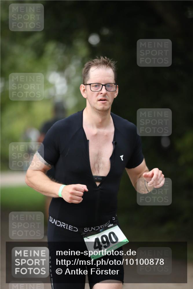 30.08.2026 - Elbe Triathlon Hamburg Antke Förster http://msf.ph/oto/10100878 30.08.2026 11:10:26 Laufen 490 meine-sportfotos.de