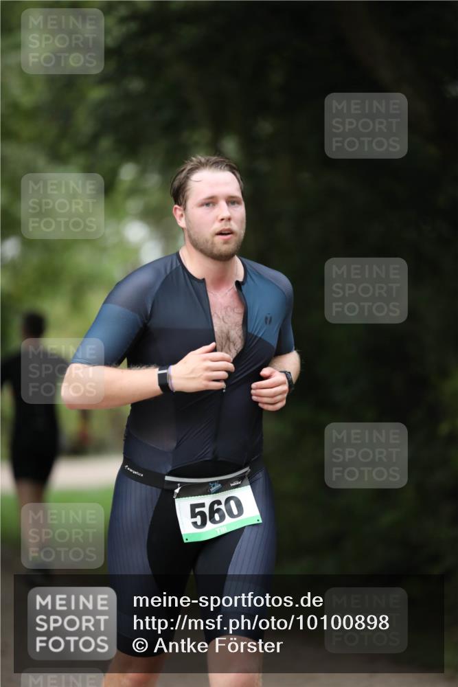 30.08.2026 - Elbe Triathlon Hamburg Antke Förster http://msf.ph/oto/10100898 30.08.2026 11:10:45 Laufen 560 meine-sportfotos.de