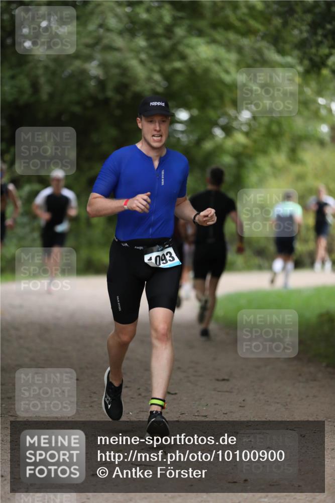 30.08.2026 - Elbe Triathlon Hamburg Antke Förster http://msf.ph/oto/10100900 30.08.2026 11:10:46 Laufen 093 meine-sportfotos.de
