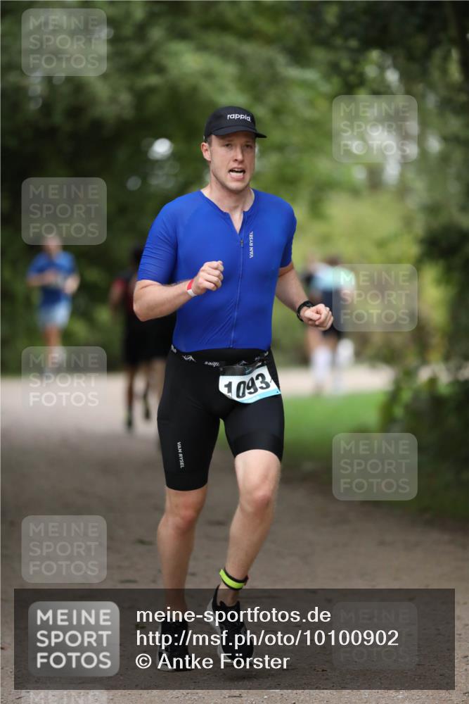 30.08.2026 - Elbe Triathlon Hamburg Antke Förster http://msf.ph/oto/10100902 30.08.2026 11:10:46 Laufen 1093 meine-sportfotos.de