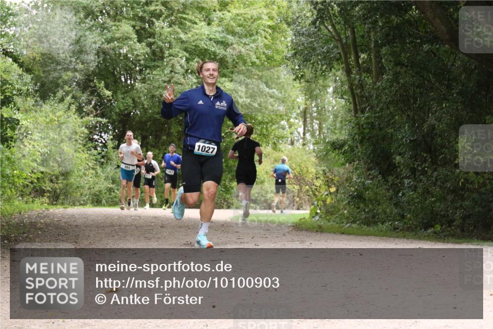 30.08.2026 - Elbe Triathlon Hamburg Antke Förster http://msf.ph/oto/10100903 30.08.2026 11:13:35 Laufen 1057, 1027 meine-sportfotos.de