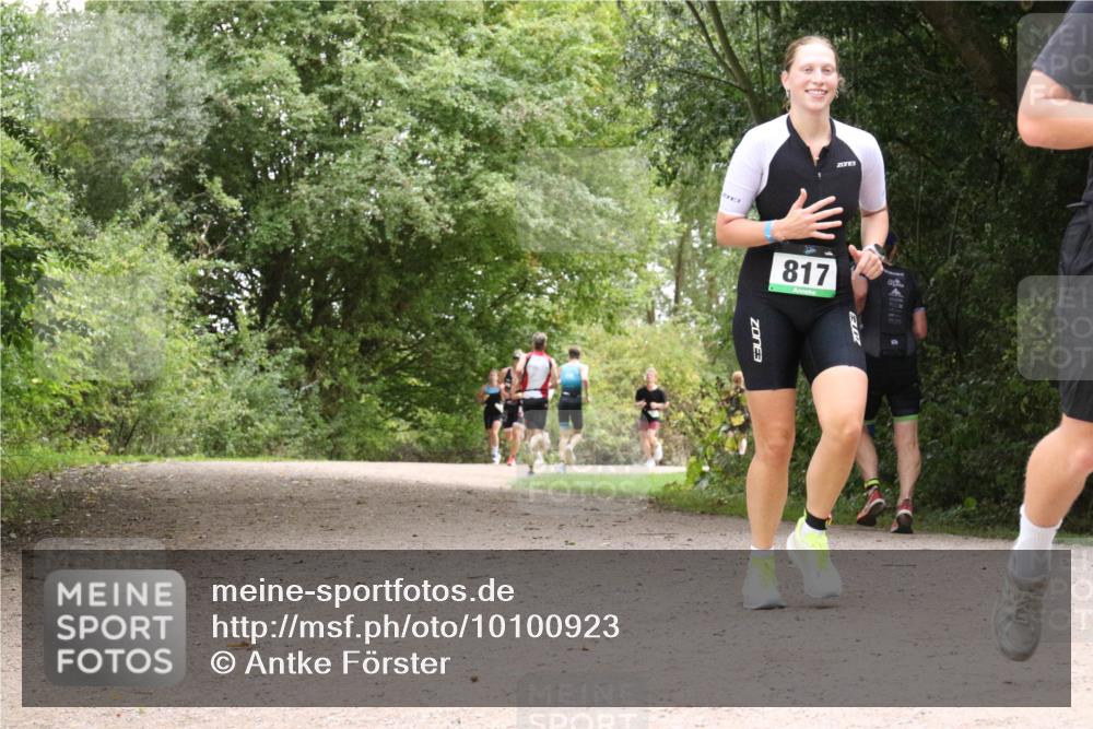 30.08.2026 - Elbe Triathlon Hamburg Antke Förster http://msf.ph/oto/10100923 30.08.2026 11:13:46 Laufen 817 meine-sportfotos.de