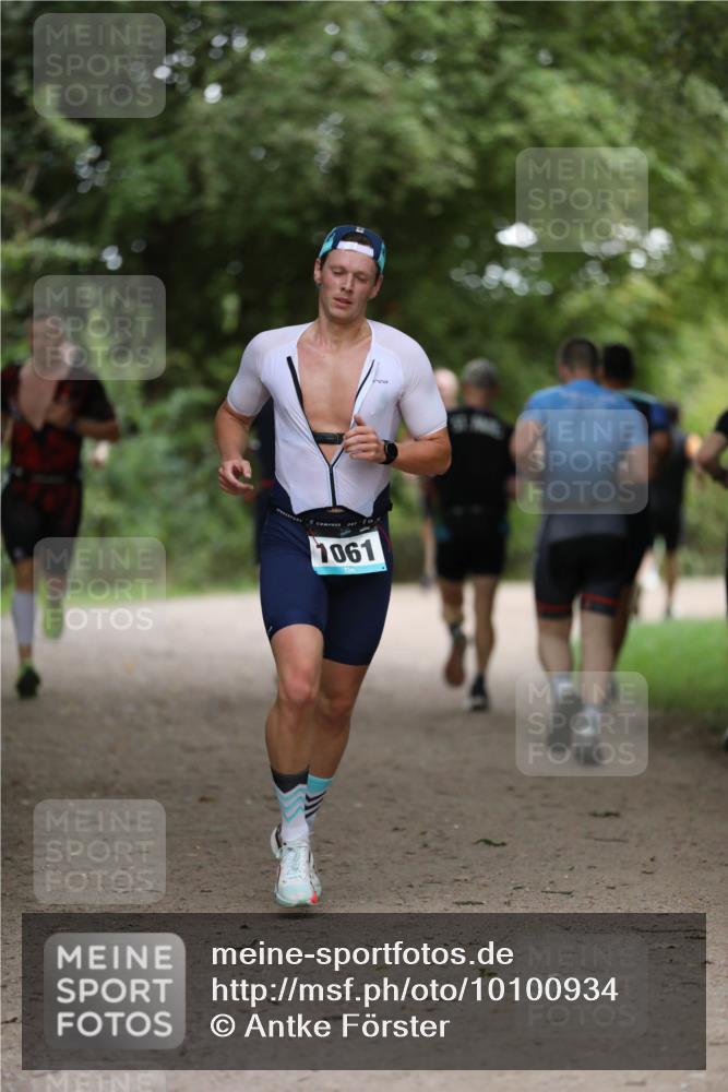 30.08.2026 - Elbe Triathlon Hamburg Antke Förster http://msf.ph/oto/10100934 30.08.2026 11:11:03 Laufen 1061 meine-sportfotos.de