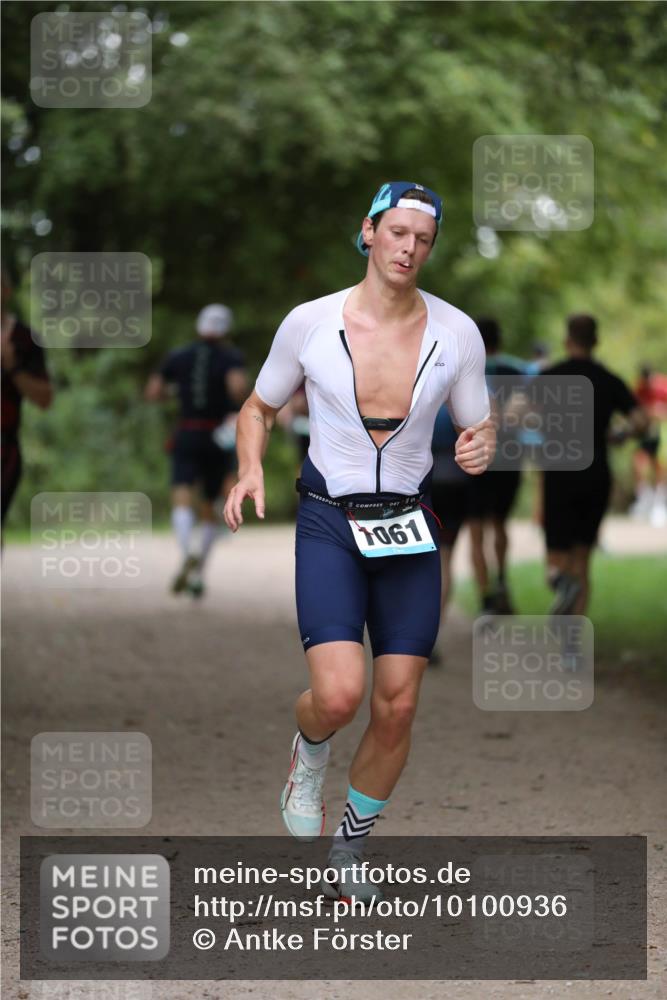 30.08.2026 - Elbe Triathlon Hamburg Antke Förster http://msf.ph/oto/10100936 30.08.2026 11:11:04 Laufen 1061 meine-sportfotos.de