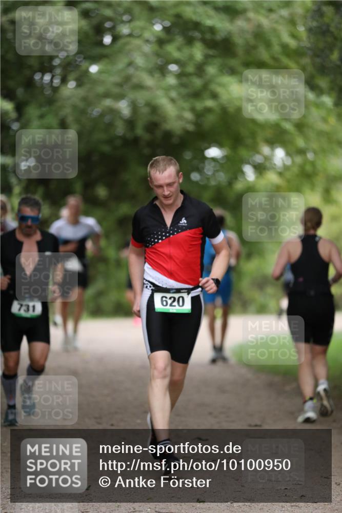 30.08.2026 - Elbe Triathlon Hamburg Antke Förster http://msf.ph/oto/10100950 30.08.2026 11:11:13 Laufen 620, 731 meine-sportfotos.de
