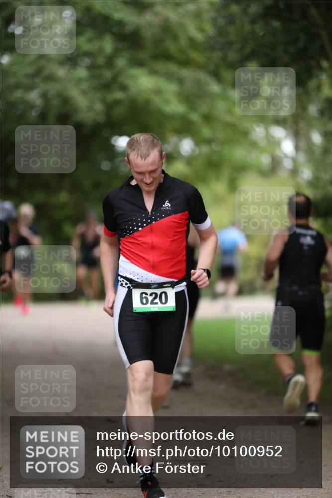 30.08.2026 - Elbe Triathlon Hamburg Antke Förster http://msf.ph/oto/10100952 30.08.2026 11:11:14 Laufen 620 meine-sportfotos.de