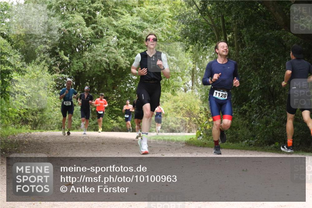 30.08.2026 - Elbe Triathlon Hamburg Antke Förster http://msf.ph/oto/10100963 30.08.2026 11:14:19 Laufen 979, 1120 meine-sportfotos.de