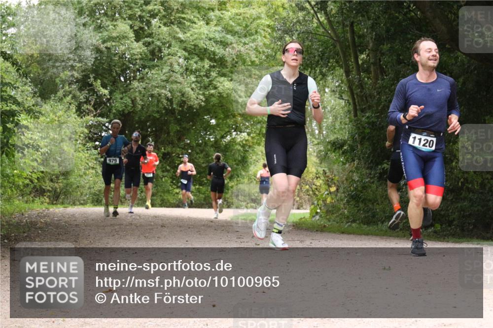 30.08.2026 - Elbe Triathlon Hamburg Antke Förster http://msf.ph/oto/10100965 30.08.2026 11:14:19 Laufen 979, 1120 meine-sportfotos.de
