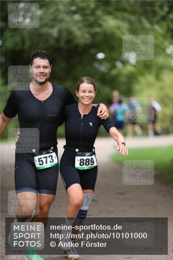 30.08.2026 - Elbe Triathlon Hamburg Antke Förster http://msf.ph/oto/10101000 30.08.2026 11:11:39 Laufen 573, 889 meine-sportfotos.de