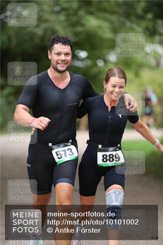 30.08.2026 - Elbe Triathlon Hamburg Antke Förster http://msf.ph/oto/10101002 30.08.2026 11:11:39 Laufen 573, 889 meine-sportfotos.de