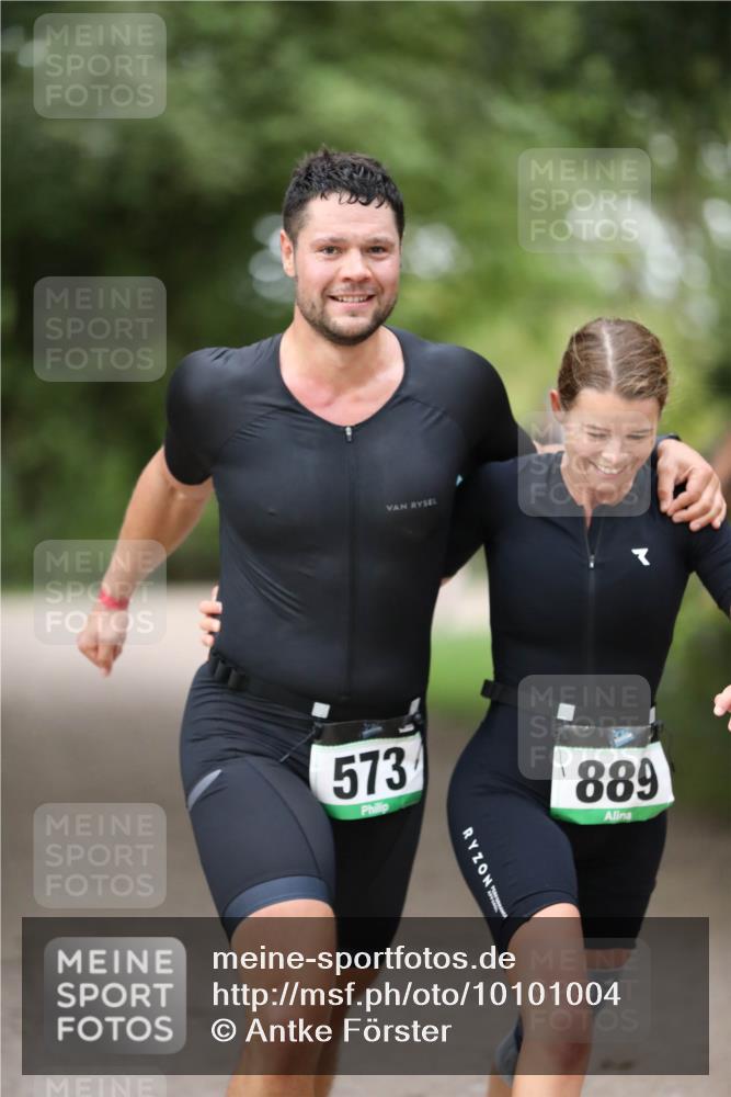 30.08.2026 - Elbe Triathlon Hamburg Antke Förster http://msf.ph/oto/10101004 30.08.2026 11:11:40 Laufen 573, 889 meine-sportfotos.de
