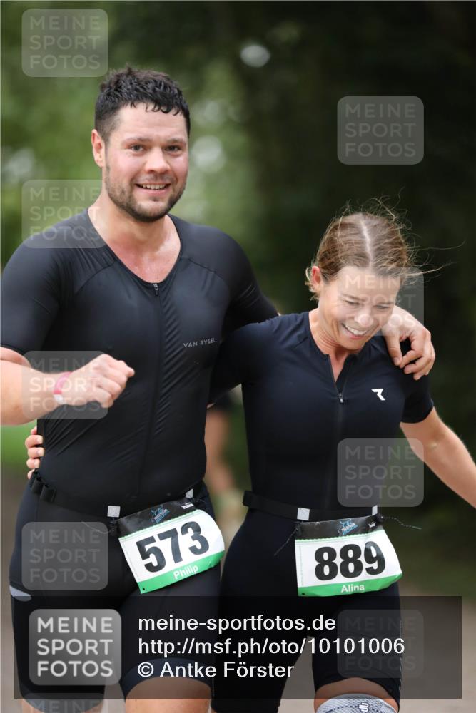 30.08.2026 - Elbe Triathlon Hamburg Antke Förster http://msf.ph/oto/10101006 30.08.2026 11:11:40 Laufen 573, 889 meine-sportfotos.de